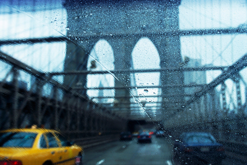 NYC Brooklyn Bridge 01 Traffic bei Regen